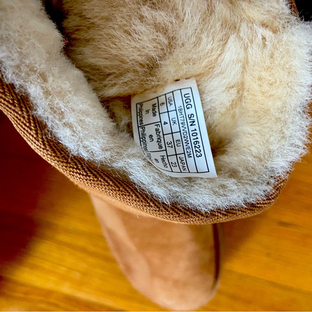 Women’s Ugg Classic Short Boots II, Chestnut, gently used 3-4 times.